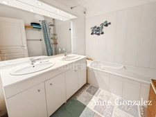 ORLEANS CENTRE derrière la médiathèque et proche de la gara à vendre el appartement T3 avec terrasse, jardin privatif clos et arboré et une place de parking sécurisé
