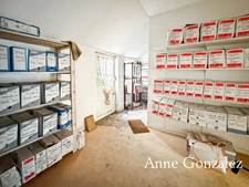 Ensemble immobilier à vendre centre bourg de la LA FERTE SAINT AUBIN : local comercial+appartement à rénover + dépendance + garage et deux places de parking