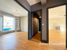 ORLEANS proche rue Royale, à vendre superbe Appartement T4 entièrment rénové dans belle petite copropriété avec peu de charges et aucun travaux à prévoir. 