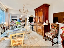 ORLEANS Centre ville, rare à vendre ensemble immobilier de 350m2 dont un appartement de 128m2, grenier de 220m2 à fort potentiel, jardin clos de 160m2, garage trois places et une grande cave