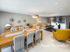 ORLEANS-SOUTH, for sale: beautiful family home built on a lovely enclosed and landscaped garden of 1130 m2 with swimming pool, outdoor dining area, garage and parking spaces