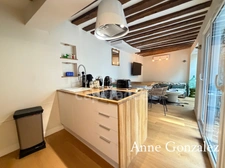 ORLEANS City center between historic center and Loire riverbanks, for sale superb renovated 4-room apartment with private interior patio