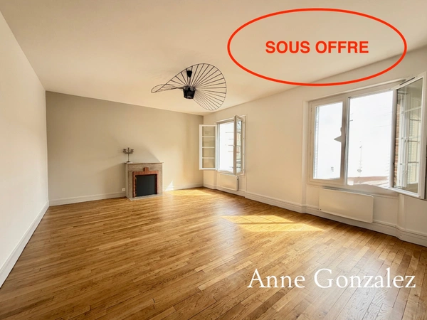 ORLEANS proche rue Royale, à vendre superbe Appartement T4 entièrment rénové dans belle petite copropriété avec peu de charges et aucun travaux à prévoir. 