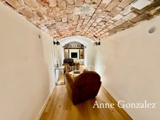 ORLEANS City center between historic center and Loire riverbanks, for sale superb renovated 4-room apartment with private interior patio