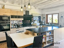 OLIVET, ten minutes from Orléans, in a quiet and privileged area, for sale large character house with enclosed and wooded garden of 1437 m2, swimming pool, jacuzzi, outdoor bar, double garage 