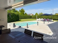 ORLEANS-SOUTH, for sale: beautiful family home built on a lovely enclosed and landscaped garden of 1130 m2 with swimming pool, outdoor dining area, garage and parking spaces