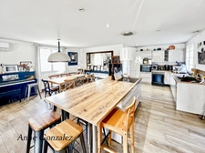 Saint Jean le Blanc, à 5 minutes d'Orleans dans un secteur privilégié et recherché à vendre grande maison familiale de 250 m2, 7 chambres, garage double, jardin clos avec piscine chauffée et abri 
