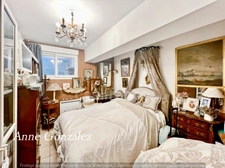 ORLEANS Centre ville, rare à vendre ensemble immobilier de 350m2 dont un appartement de 128m2, grenier de 220m2 à fort potentiel, jardin clos de 160m2, garage trois places et une grande cave