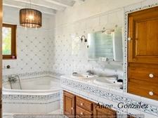 OLIVET, ten minutes from Orléans, in a quiet and privileged area, for sale large character house with enclosed and wooded garden of 1437 m2, swimming pool, jacuzzi, outdoor bar, double garage 