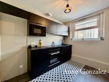 ORLEANS proche rue Royale, à vendre superbe Appartement T4 entièrment rénové dans belle petite copropriété avec peu de charges et aucun travaux à prévoir. 