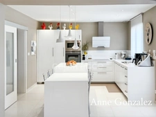 ORLEANS-SOUTH, for sale: beautiful family home built on a lovely enclosed and landscaped garden of 1130 m2 with swimming pool, outdoor dining area, garage and parking spaces