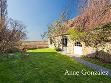 Superbe Maison Bourgeoise rénovée à vendre à CHATEAUNEUF SUR LOIRE centre ville immédiat, parc arboré de 1600m2 à la vue dégagée, dépendance de 90m2 et grand garage 