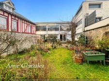 ORLEANS Centre ville, rare à vendre ensemble immobilier de 350m2 dont un appartement de 128m2, grenier de 220m2 à fort potentiel, jardin clos de 160m2, garage trois places et une grande cave