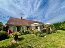 LA CHAPELLE SAINT MESMIN, proche commerces et bourg, à vendre charmante maison plain pied T3, garage de 40m2, un parc paysager de 3500m2 clos et arboré sans vis à vis
