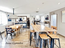 Saint Jean le Blanc, à 5 minutes d'Orleans dans un secteur privilégié et recherché à vendre grande maison familiale de 250 m2, 7 chambres, garage double, jardin clos avec piscine chauffée et abri 