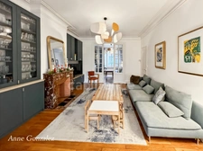 For sale in the Dauphine district, superb five-bedroom Bourgeois house, enclosed and wooded garden of 760m2 with recent swimming pool