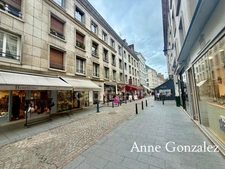 ORLEANS Coeur de ville entre la place du Martroi et la gare dans une rue calme et prisée, à vendre superbe appartement T4 avec cave privative,  grenier et jardin collectifs
