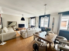 ORLEANS Coeur de ville entre la place du Martroi et la gare dans une rue calme et prisée, à vendre superbe appartement T4 avec cave privative,  grenier et jardin collectifs