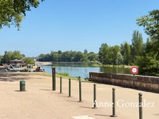 ORLEANS Coeur de ville entre bords de Loire et Halles Châtelet, à vendre superbe maison rénovée avec qualité : pièce de réception de 75 m2, cuisine ouverte récente, quatre chambres et terrasse 12,50 m