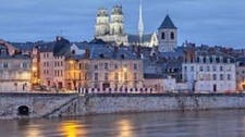 ORLEANS proche rue Royale, à vendre superbe Appartement T4 entièrment rénové dans belle petite copropriété avec peu de charges et aucun travaux à prévoir. 