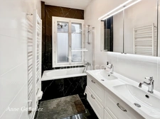 For sale in the Dauphine district, superb five-bedroom Bourgeois house, enclosed and wooded garden of 760m2 with recent swimming pool