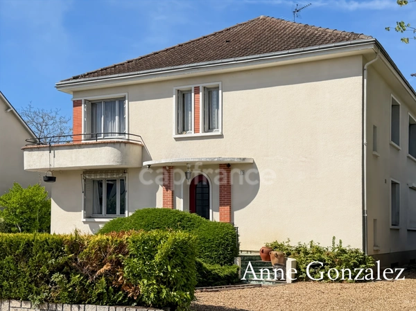 SAINT JEAN LE BLANC CENTRE, à saisir grande maison 225 m2 comprenant deux logements distincts, potentiel d'un troisième, sous-sol complet et jardin de 400 m2