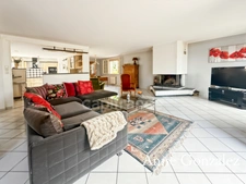 Saint Jean le Blanc, à 5 minutes d'Orleans dans un secteur privilégié etcherché à vendre grande maison familiale de 235 m2, 5 chambres, salle de jeux de 30 m2 garage double, jardin clos et abri 
