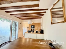 ORLEANS City center between historic center and Loire riverbanks, for sale superb renovated 4-room apartment with private interior patio