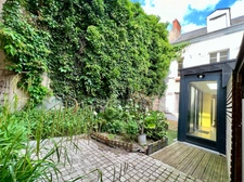 ORLEANS CITY CENTER and Banks of the Loire for sale beautiful TOWNHOUSE double reception, 5 bedrooms, wooden terrace on garden with garage