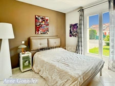 ORLEANS-SUD, for sale beautiful family home built on a beautiful enclosed and landscaped garden of 1150 m2 with swimming pool, pergola and outdoor bar