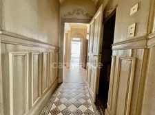 ORLEANS CITY CENTER and Banks of the Loire for sale beautiful TOWNHOUSE double reception, 5 bedrooms, wooden terrace on garden with garage