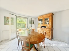 Saint Jean le Blanc, à 5 minutes d'Orleans dans un secteur privilégié etcherché à vendre grande maison familiale de 235 m2, 5 chambres, salle de jeux de 30 m2 garage double, jardin clos et abri 