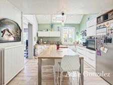 ORLEANS LA SOURCE, at the gateway to the Sologne region, for sale: family home with balcony, enclosed garden with no overlooking neighbors, garage + three parking spaces