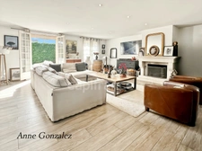 Saint Jean le Blanc, à 5 minutes d'Orleans dans un secteur privilégié et recherché à vendre grande maison familiale de 250 m2, 7 chambres, garage double, jardin clos avec piscine chauffée et abri 