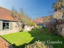Superbe Maison Bourgeoise rénovée à vendre à CHATEAUNEUF SUR LOIRE centre ville immédiat, parc arboré de 1600m2 à la vue dégagée, dépendance de 90m2 et grand garage 
