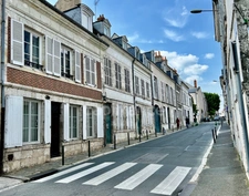 ORLEANS CITY CENTER and Banks of the Loire for sale beautiful TOWNHOUSE double reception, 5 bedrooms, wooden terrace on garden with garage