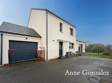 SAINT-DENIS-EN-VAL, ten minutes from Orléans, for sale: superb contemporary house with a 1000m² garden offering complete privacy, a heated swimming pool, and an attached garage.