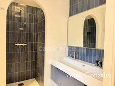 ORLEANS City center between historic center and Loire riverbanks, for sale superb renovated 4-room apartment with private interior patio