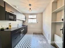 ORLEANS proche rue Royale, à vendre superbe Appartement T4 entièrment rénové dans belle petite copropriété avec peu de charges et aucun travaux à prévoir. 