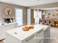 ORLEANS-SOUTH, for sale: beautiful family home built on a lovely enclosed and landscaped garden of 1130 m2 with swimming pool, outdoor dining area, garage and parking spaces