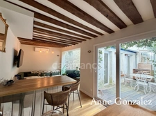 ORLEANS City center between historic center and Loire riverbanks, for sale superb renovated 4-room apartment with private interior patio