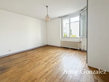 ORLEANS CENTRE, Bel appartement plain pied de plus de 85 m2 avec jardin privatif, terrasse et garage dans petite coproriété très bien entretenue