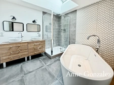 ORLEANS Coeur de ville entre bords de Loire et Halles Châtelet, à vendre superbe maison rénovée avec qualité : pièce de réception de 75 m2, cuisine ouverte récente, quatre chambres et terrasse 12,50 m