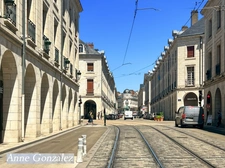 ORLEANS proche rue Royale, à vendre superbe Appartement T4 entièrment rénové dans belle petite copropriété avec peu de charges et aucun travaux à prévoir. 