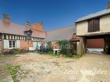 Ensemble immobilier à vendre centre bourg de la LA FERTE SAINT AUBIN : local comercial+appartement à rénover + dépendance + garage et deux places de parking
