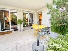 ORLEANS CENTRE derrière la médiathèque et proche de la gara à vendre el appartement T3 avec terrasse, jardin privatif clos et arboré et une place de parking sécurisé