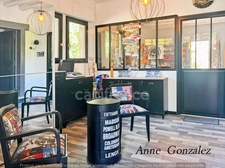 OLIVET, ten minutes from Orléans, in a quiet and privileged area, for sale large character house with enclosed and wooded garden of 1437 m2, swimming pool, jacuzzi, outdoor bar, double garage 