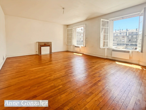 ORLEANS proche rue Royale, à vendre appartement T4 à rafraîchir dans belle petite copropriété avec peu de charges