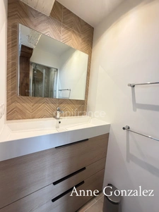 ORLEANS City center between historic center and Loire riverbanks, for sale superb renovated 4-room apartment with private interior patio