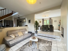SAINT JEAN DE BRAYE, à vendre belle maison familiale de170 m2 avec jardin paysager clos dans un environnent calme et privilégié proche des toutes les commodités
